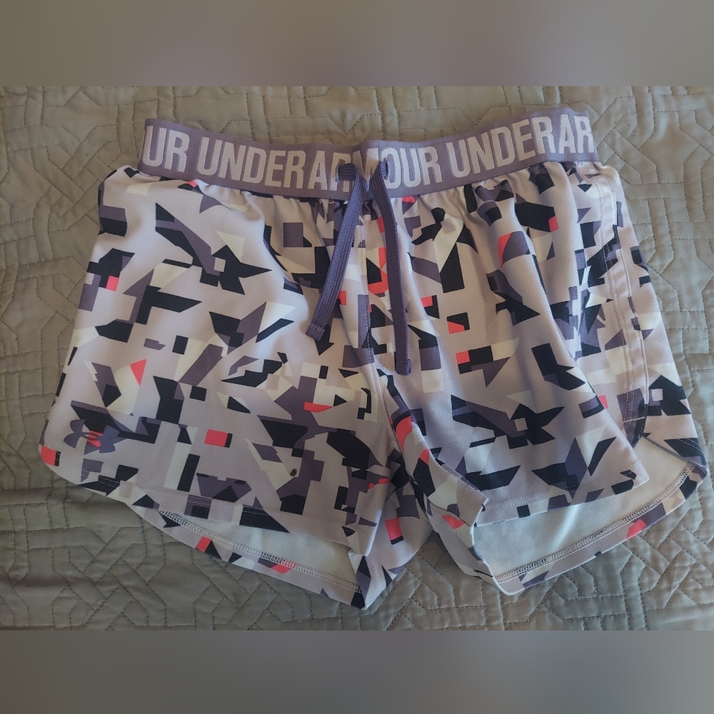 Under Armour girls shorts YL